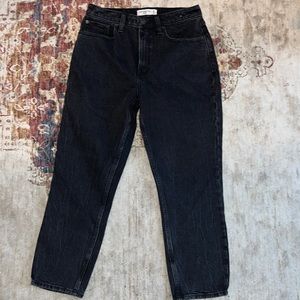 NWOT WOMENS ABERCROMBIE AND FITCH THE MOM HIGH RISE CURVY BLACK JEANS SIZE 28